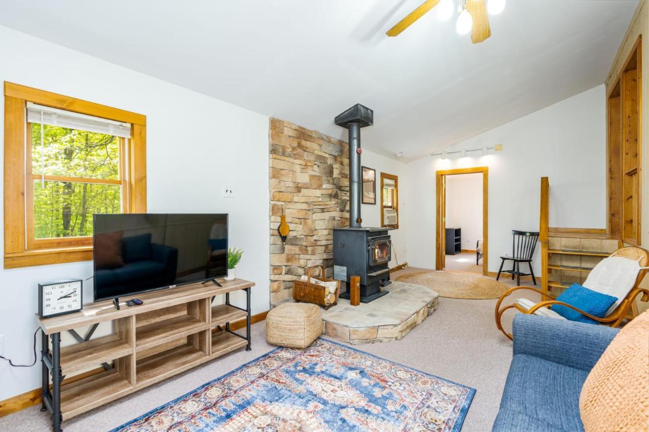 River Access Cabin With Hot Tub, Fire Pit, & Wifi! Morton Grove Zewnętrze zdjęcie