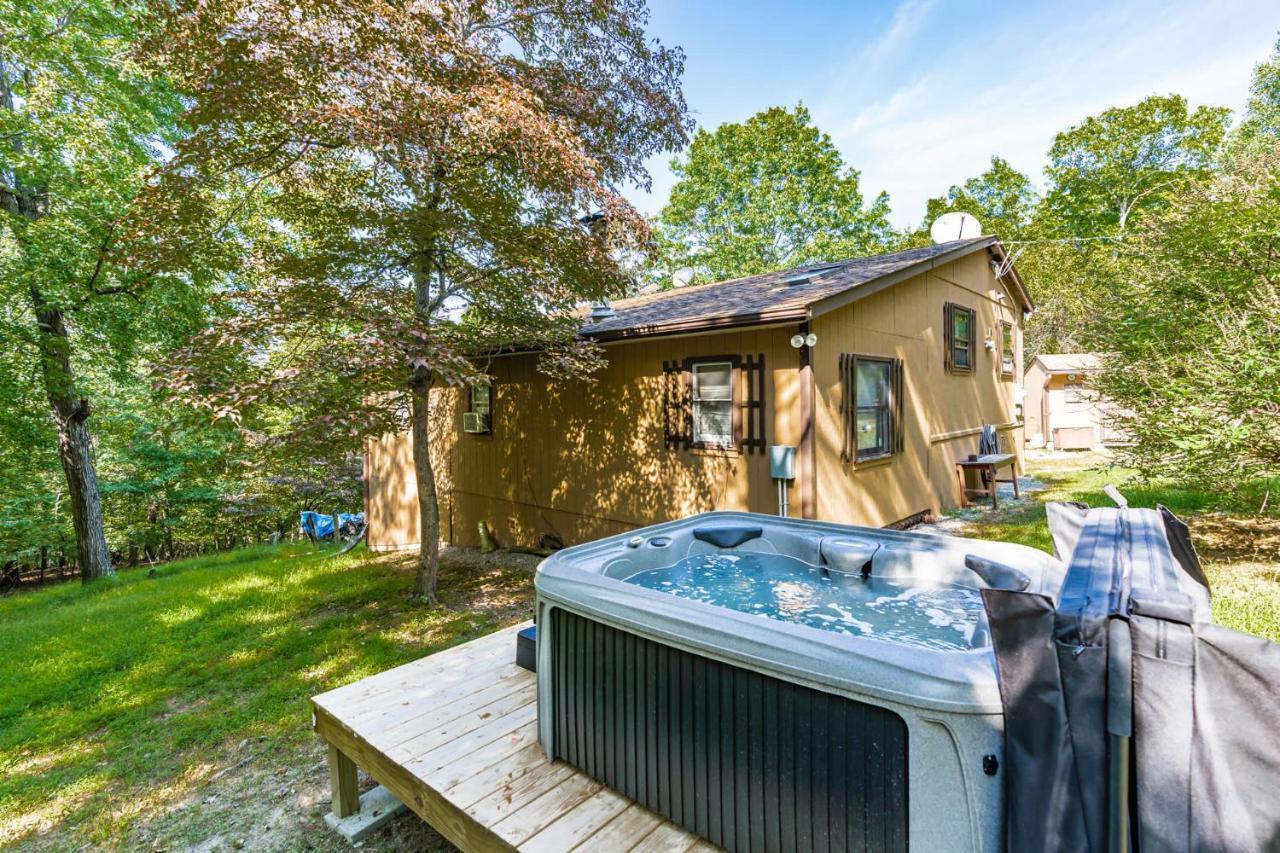 River Access Cabin With Hot Tub, Fire Pit, & Wifi! Morton Grove Zewnętrze zdjęcie